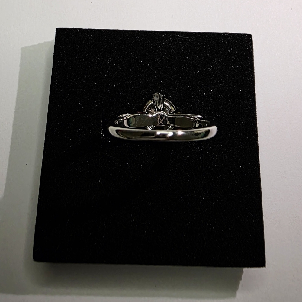 Elegant Silver 2CT SIZE7 Moissanite Ring - Picture 3 of 4